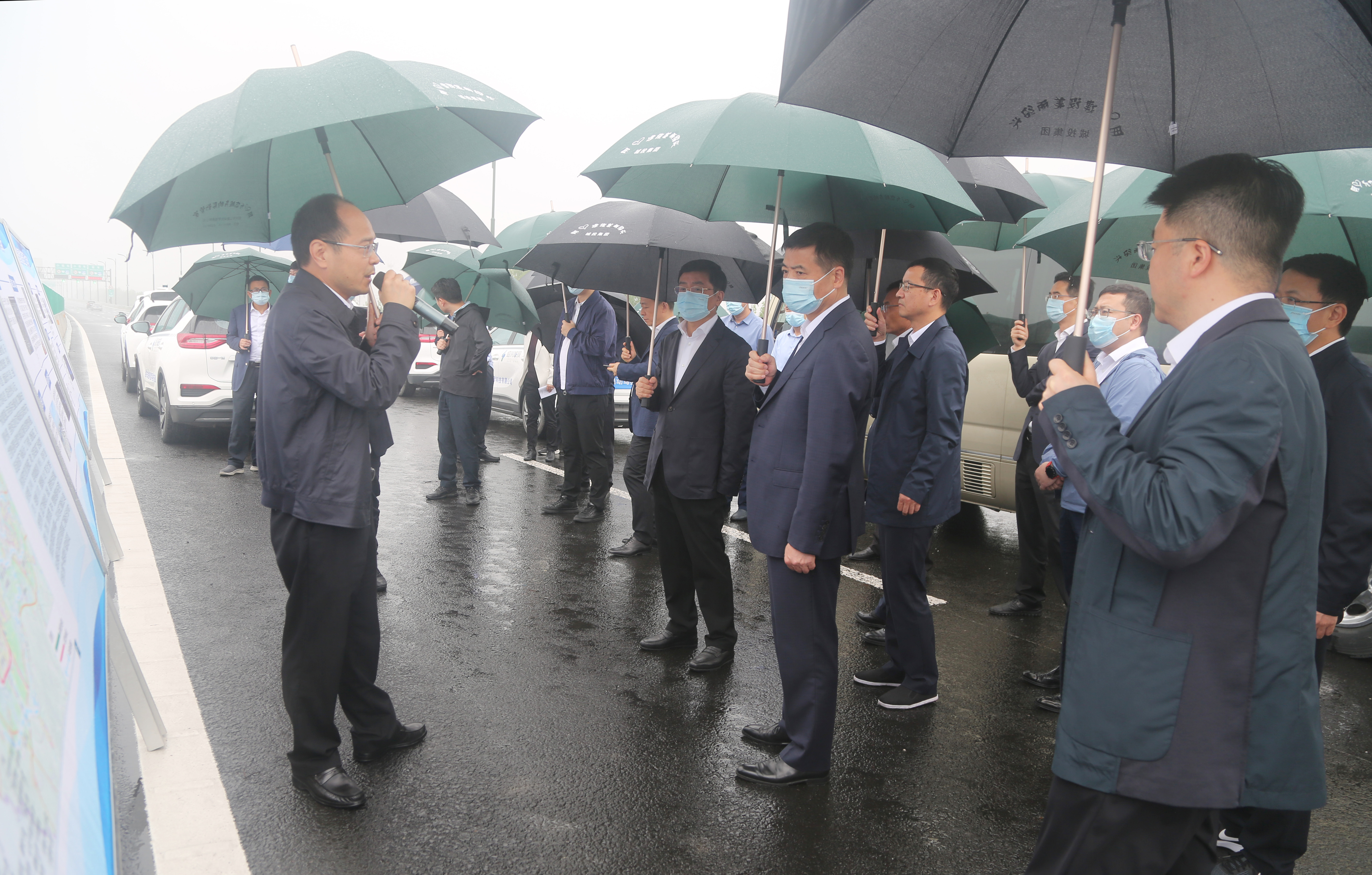 杭州市委常委、蕭山區(qū)委書(shū)記王敏一行赴紹興于越智慧快速路考察   